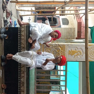 Red turban 