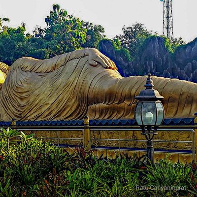 THE LARGEST SLEEPING BUDDHA STATUE INDONESIA, MOJOKERTO