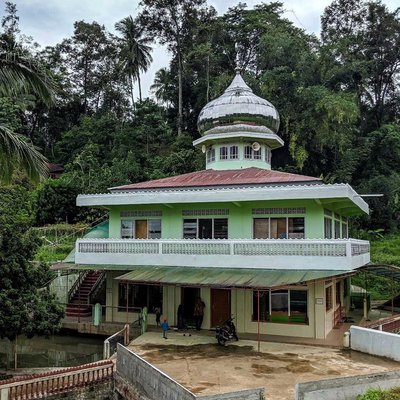 masjid di kaki bukit..