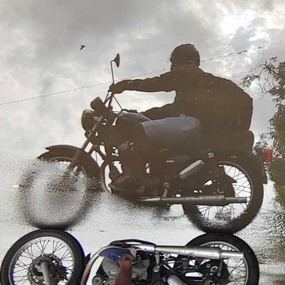 chala Jata hu kisiki dhun mein