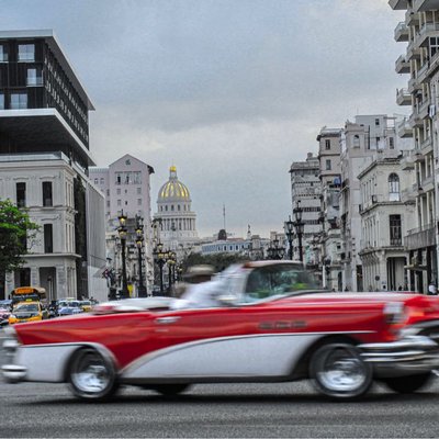 Fast through #Havana 🚗 