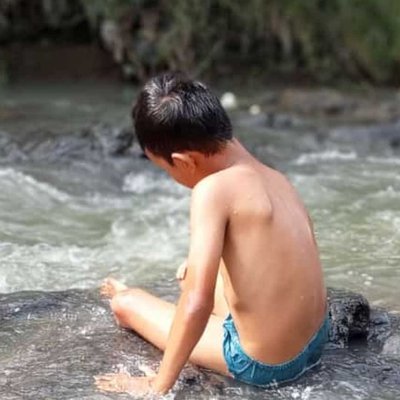 nunggu teman berenang