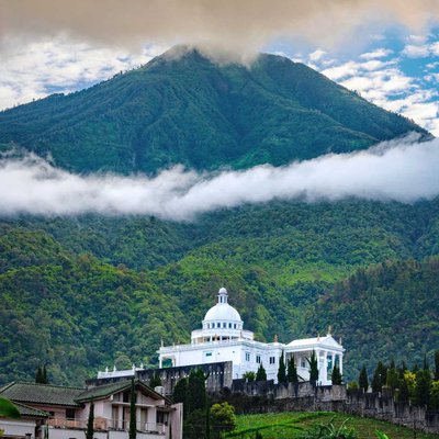 vila putih & Gunung Lawu 