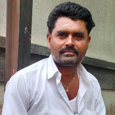 a common tea seller on street
