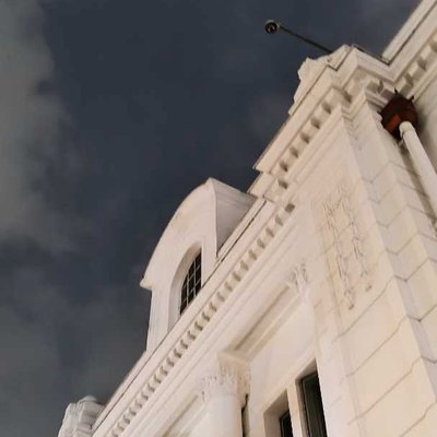 Keindahannya menyatu dengan langit