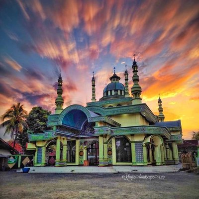mesjid jamie nurul muqrobbin 