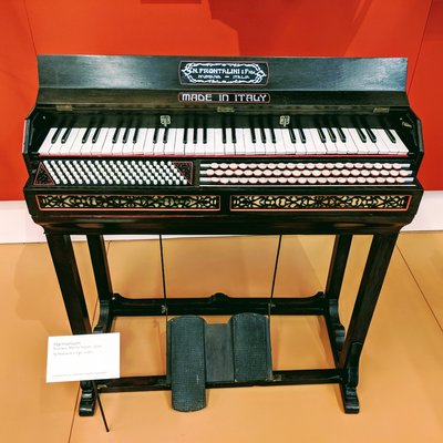 Harmonium from 1930s Italy