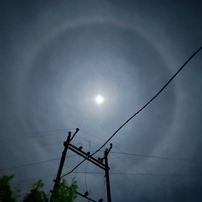 The circle around the Moon!