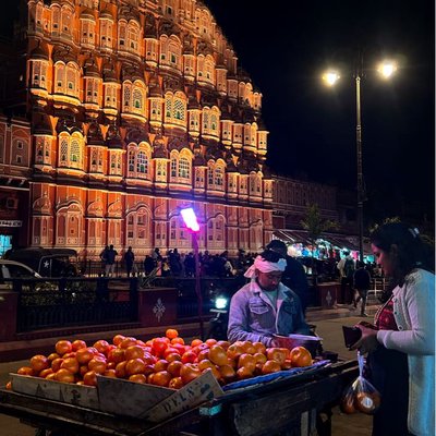Evening stroll around Hawa Mahal