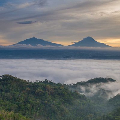 Sunrise Dua Gunung