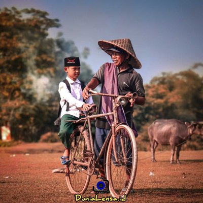 Mengantar Anak berangkat ke Sekolah