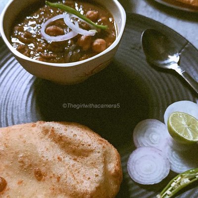 Chola Bhatura (Chickpea Curry-Fried Flatbreads)