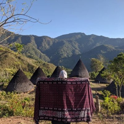 Kain Tenun Songke_Indonesia