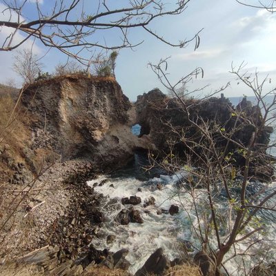 batu bolong