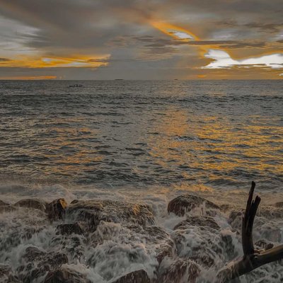 senja dan pantai..