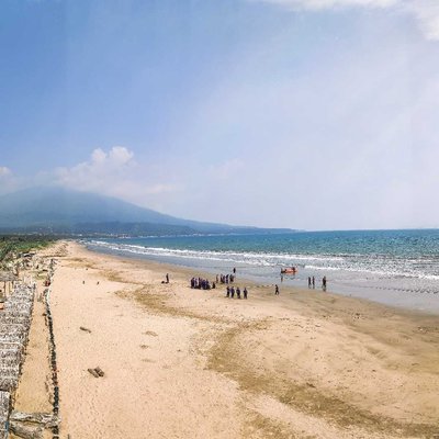 Pantai Kedu Warna