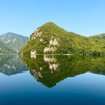 Mountain reflection 
