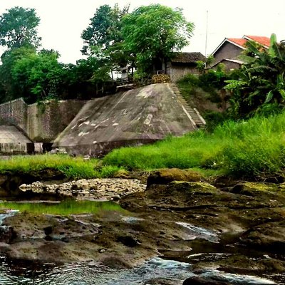 aliran sungai pedesaan Glagah 