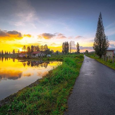 Sore nan Indah di Danau Kembar