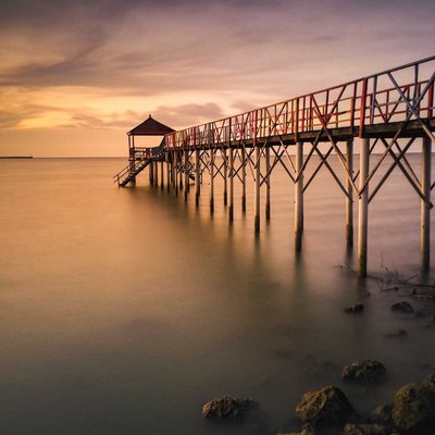 Senja di muara pantai