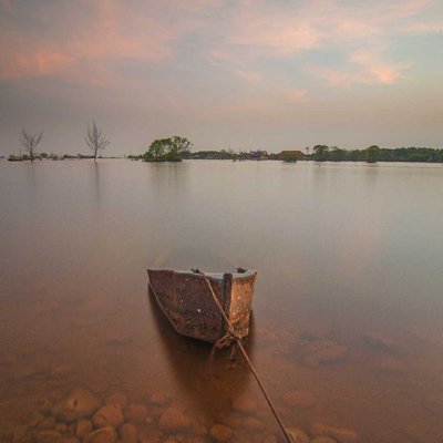 hampir tenggelam 