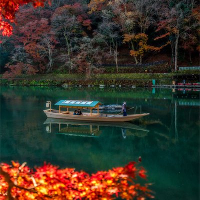 romantic moments on traditional boats🤩