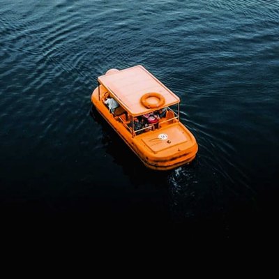 ⛵