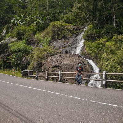 Air Terjun Di Waduk Sempor