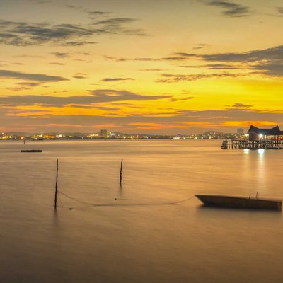 Menikmati Sunset di Kampung Tua