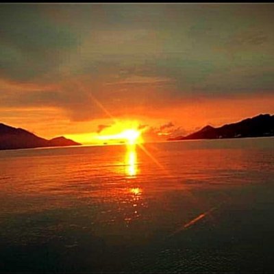 matahari terbenam.