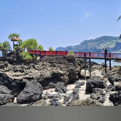 JEMBATAN MERAH