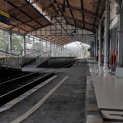 Di Stasiun Lempuyangan