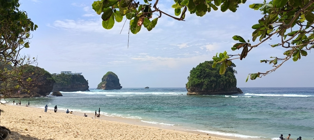 pantai watu leter