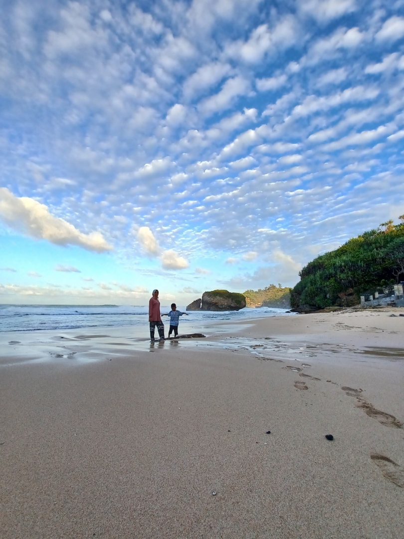 - pantai kukup-