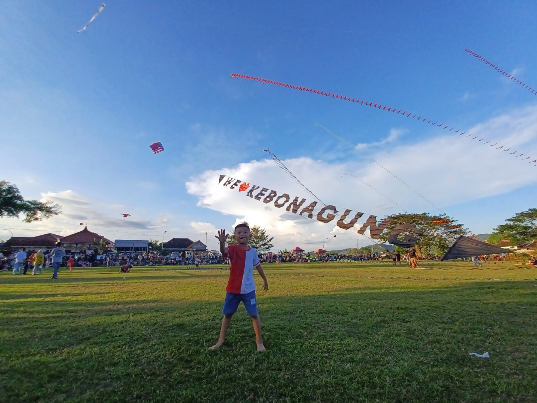 - Layang-Layang-