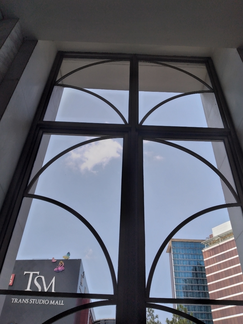 Leaf window shape