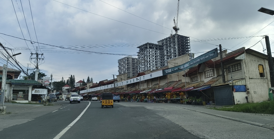 Tagaytay City Fruit Market