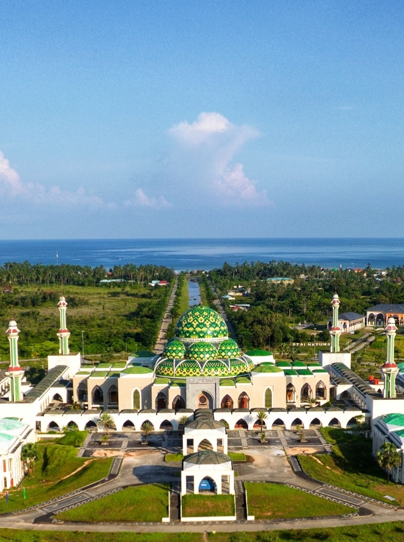 Pesona Masjid Agung Natuna