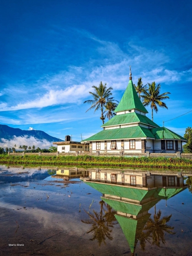 Surau dan cerahnya suasana pagi