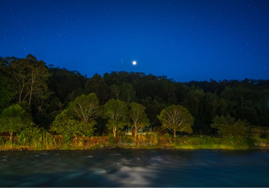 Moon and sky full of stars at dawn
