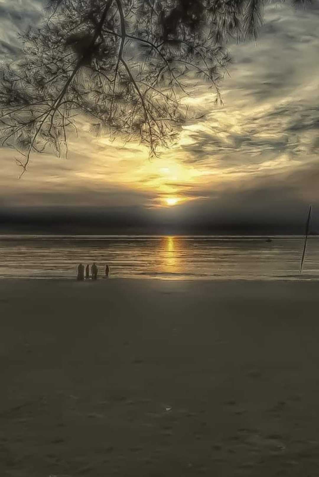 Senja Banyak Bawa Cerita