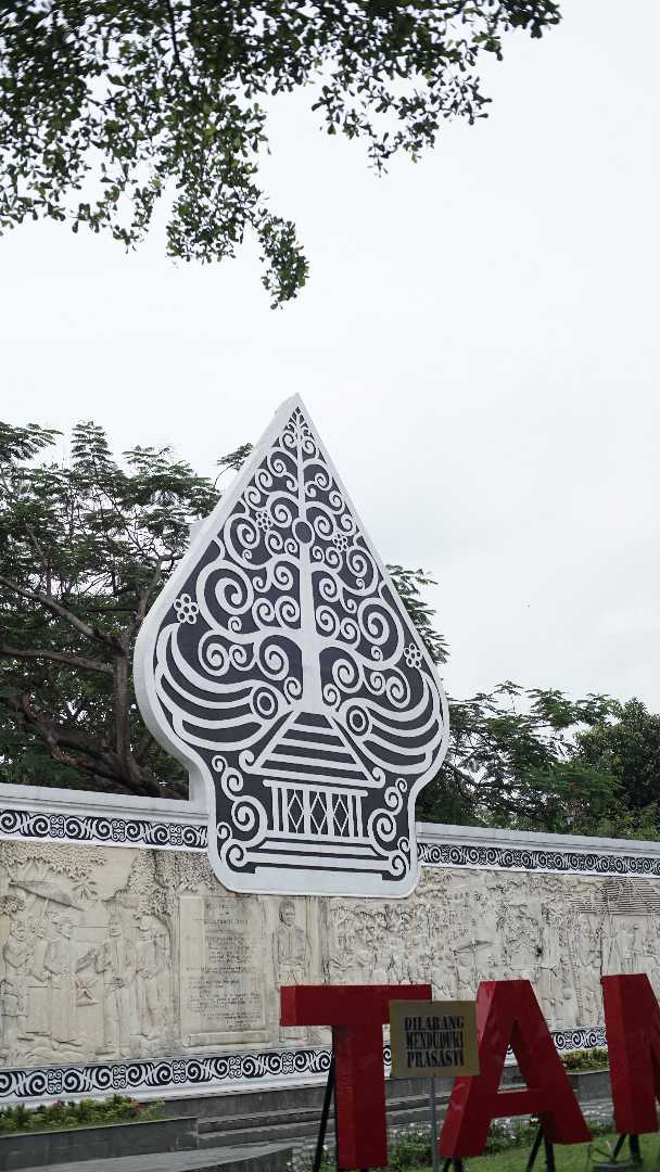 Gunungan Wayang