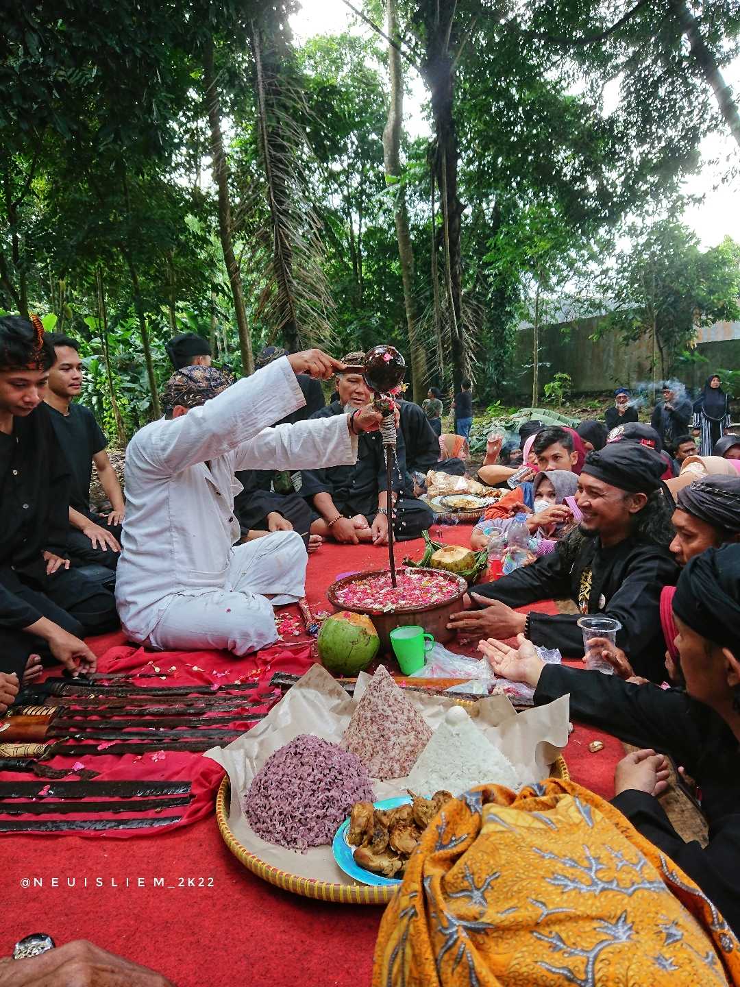 adat budaya