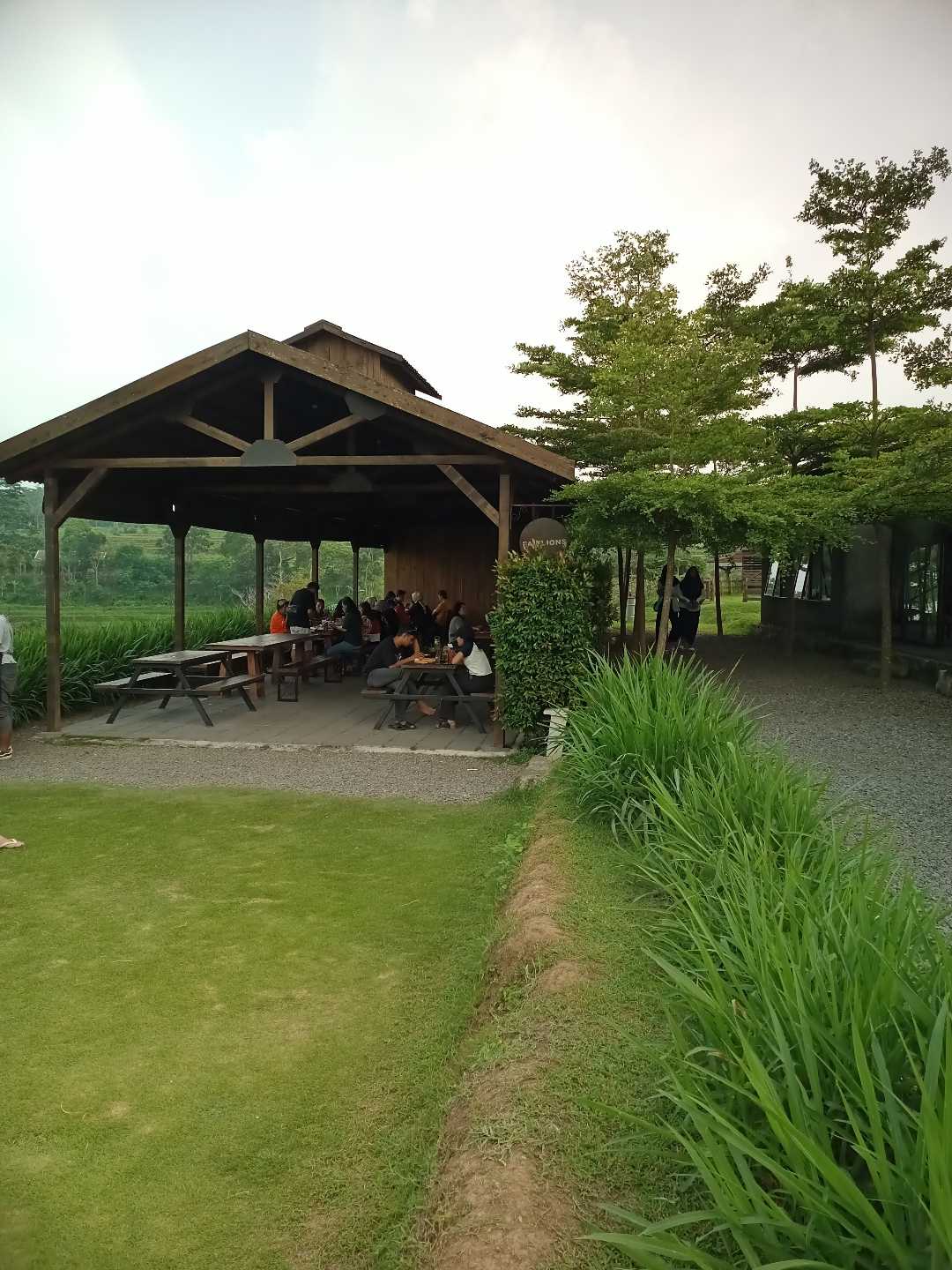 Ruang Makan Rustic Market Cafe