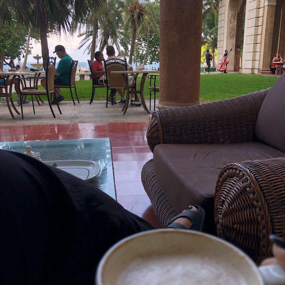 Capuchino en la terraza del Hotel Nacional de Cuba