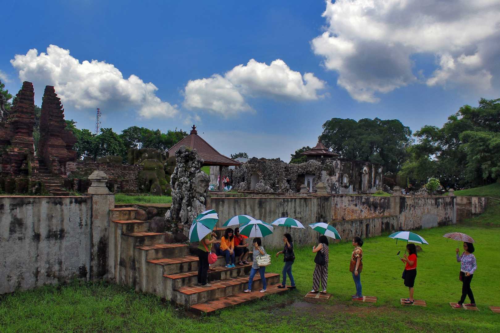 Taman Sari Goa Sunyaragi