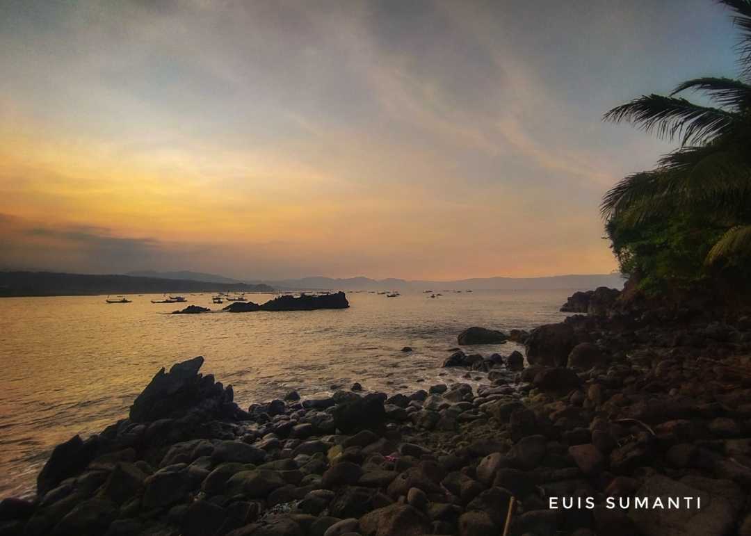 Sunrise di Pantai Pelabuhan Ratu