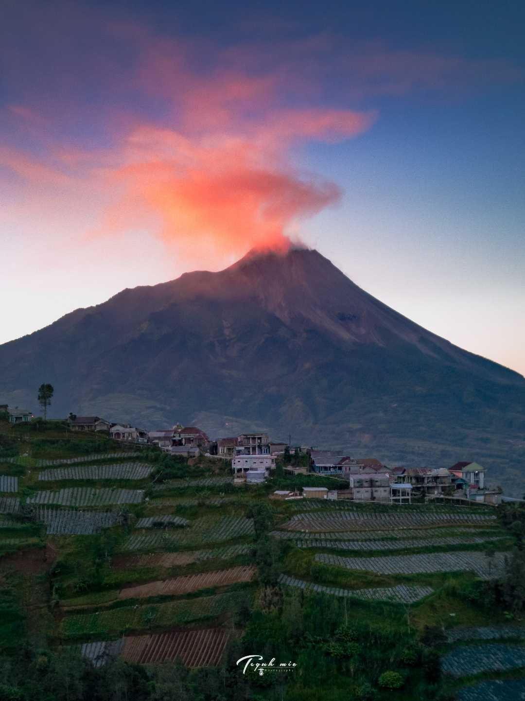 smoky volcano 