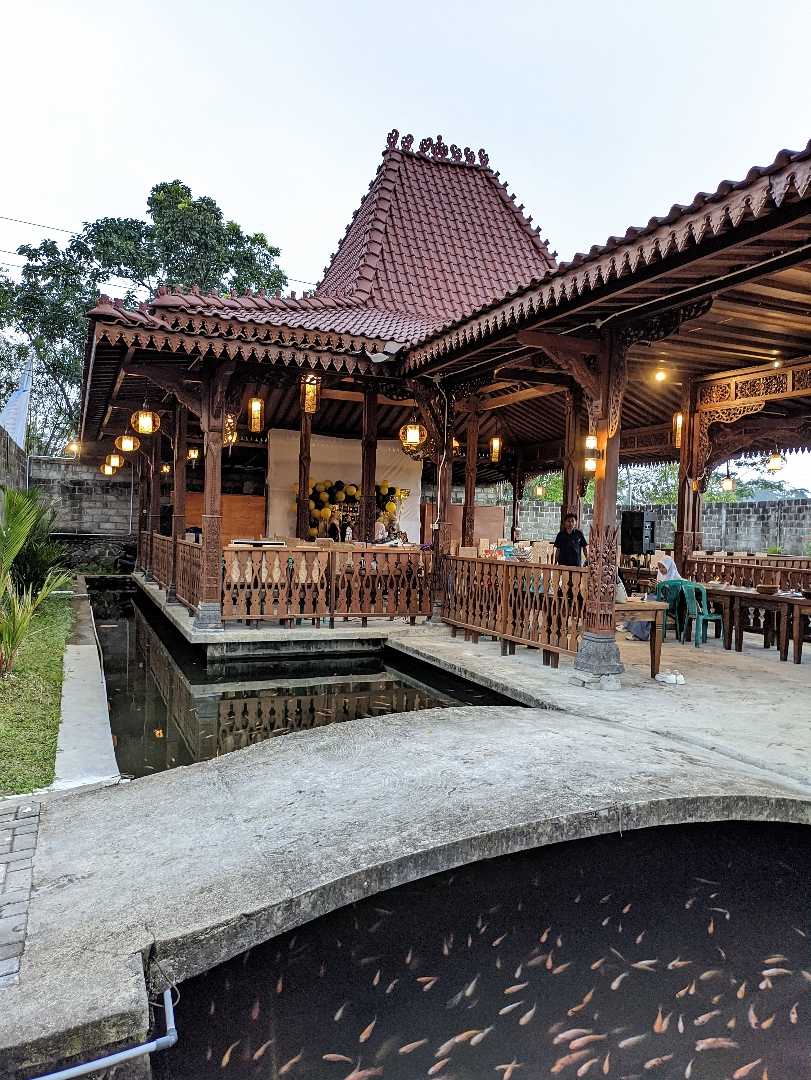 Banyumili Kolam Renang n Resto
