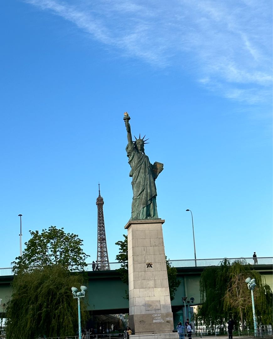 Estatua de la Libertad en París